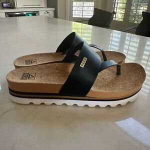 Reef cushion Sol Hi Sandals - black. Size 10